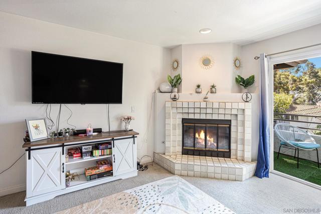 4887 Bella Pacific Row, San Diego CA: https://media.crmls.org/mediaz/f12737b7-ca5f-4c2e-a46f-ff30d4b8a4f3.jpg