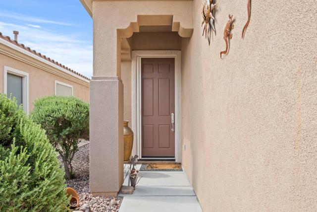 81673 Avenida Alturas, Indio CA: https://media.crmls.org/mediaz/f128078c-88dc-494e-88de-57884fbc38f4.jpg
