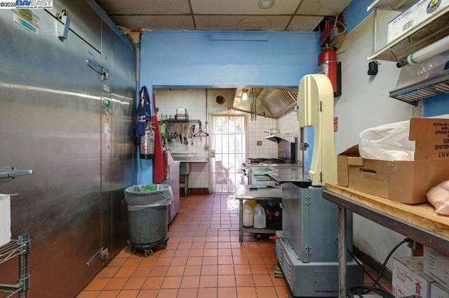 34595 Alvarado-Niles Blvd, Union City CA: https://media.crmls.org/mediaz/f1284583-7ea6-4bab-8df5-37d9f6052e88.jpg
