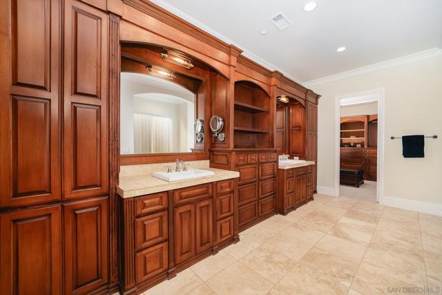 4703 Briana Ct, Fallbrook CA: https://media.crmls.org/mediaz/f12872a6-165e-4a1a-abb9-ba2e85b4d0a1.jpg