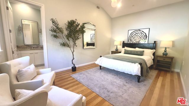 14539 Valley Vista Boulevard, Sherman Oaks CA: https://media.crmls.org/mediaz/f1288ef8-fbb4-42e6-9f1f-e371404809f8.jpg