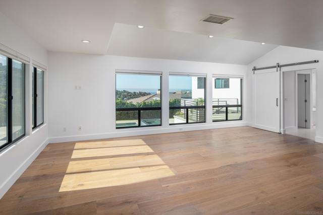 2641 Costebelle Dr, La Jolla CA: https://media.crmls.org/mediaz/f128a039-edb8-4fc6-bd58-511d40b1595b.jpg
