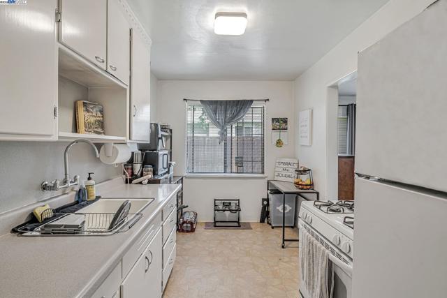 4655 Augustine St, Pleasanton CA: https://media.crmls.org/mediaz/f12920c6-c2bc-4cc0-91e9-0d88b99971ea.jpg