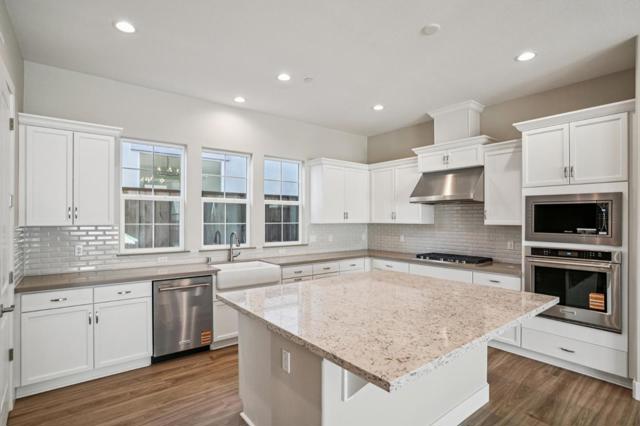 3068 El Capitan Drive, Marina CA: https://media.crmls.org/mediaz/f1298f95-019d-4c26-9c60-fe977f56829f.jpg