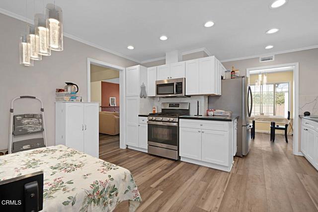 1127 Douglas Avenue, Oxnard CA: https://media.crmls.org/mediaz/f12991fb-3b22-4b9c-9ff1-9ae2919d8330.jpg