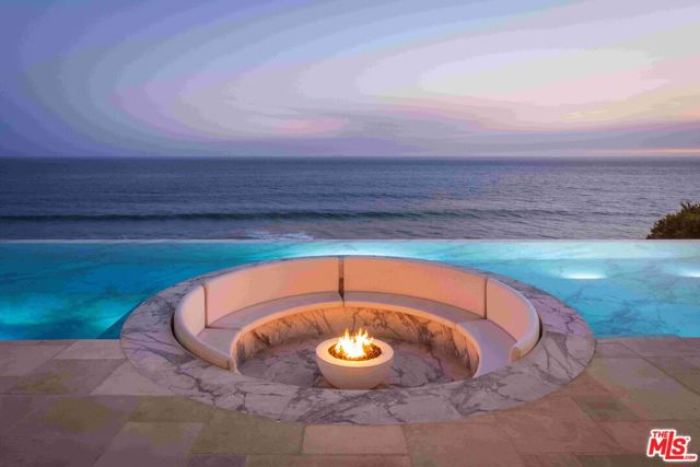 11824 Ellice Street, Malibu CA: https://media.crmls.org/mediaz/f129d61c-f3d8-4eac-886c-5af3bda98f3d.jpg