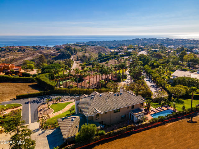 5810 Zumirez Drive, Malibu CA: https://media.crmls.org/mediaz/f129f719-df5a-4d2c-970b-ae18225848ca.jpg