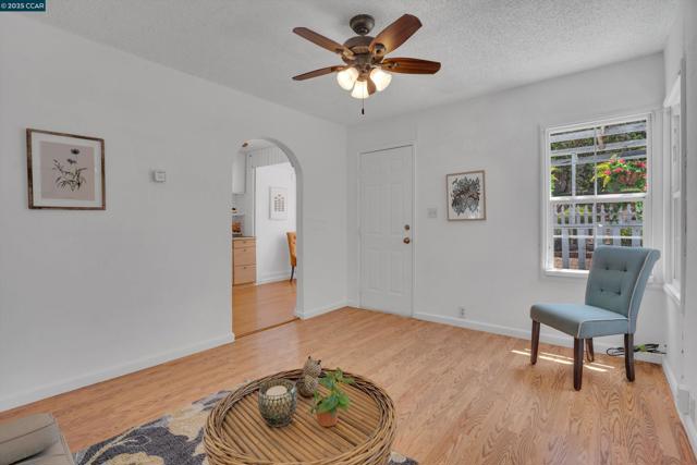 881 Merle Ave, Martinez CA: https://media.crmls.org/mediaz/f12b3e59-b59d-46e4-9c6f-3135b6f7a78c.jpg