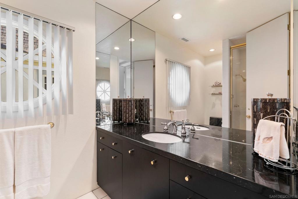 7437 Avenida De Palais - photo 9