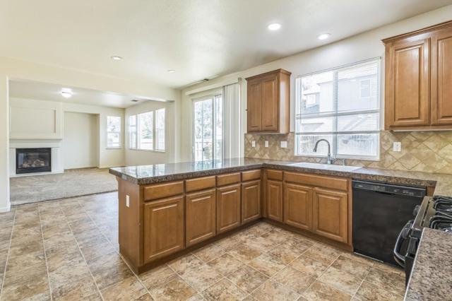 1160 Bellflower Way, Los Banos CA: https://media.crmls.org/mediaz/f12b4fdd-ba68-43bc-a350-b1707911f603.jpg