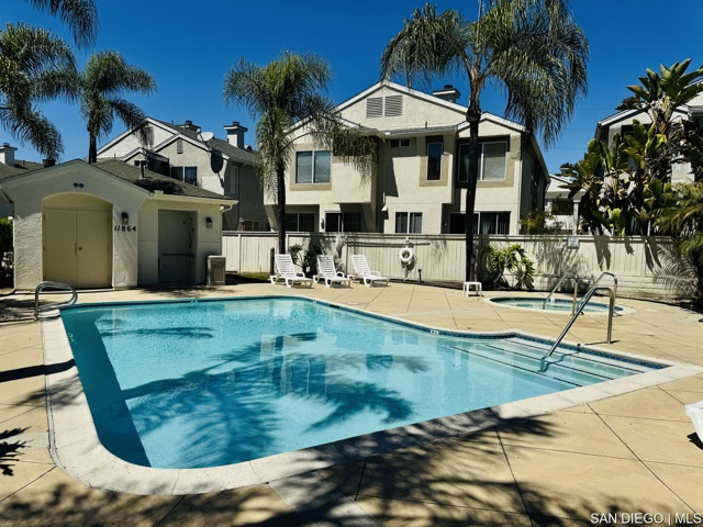 11892 Scripps Creek DR, San Diego CA: https://media.crmls.org/mediaz/f12b8300-b33c-4a60-b512-89696c576036.jpg