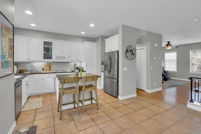 2640 Escala Circle, San Diego CA: https://media.crmls.org/mediaz/f12bd666-f802-49f2-b656-7f0c5ed1604d.jpg