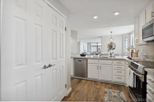 3130 Avenida De Portugal, San Diego CA: https://media.crmls.org/mediaz/f12be999-42fb-44a6-bd3f-a1fc50eeefda.jpg