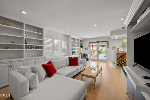 Detail Gallery Image 16 of 63 For 4240 Reyes Dr, Los Angeles,  CA 91356 - 4 Beds | 4/1 Baths