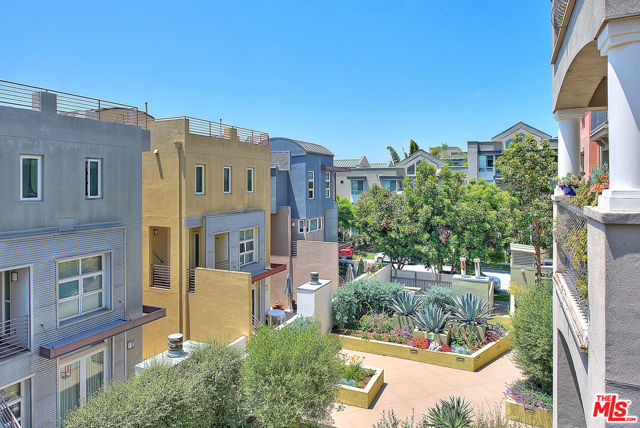 13020 Pacific, Playa Vista CA: https://media.crmls.org/mediaz/f12c7ef7-90f5-4ee2-b2a3-1dfbf1302242.jpg