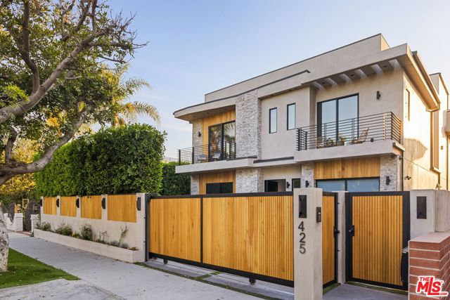 425 N Alfred Street, Los Angeles CA: https://media.crmls.org/mediaz/f12cea81-e8cf-40b3-b10e-62fdaedf1376.jpg