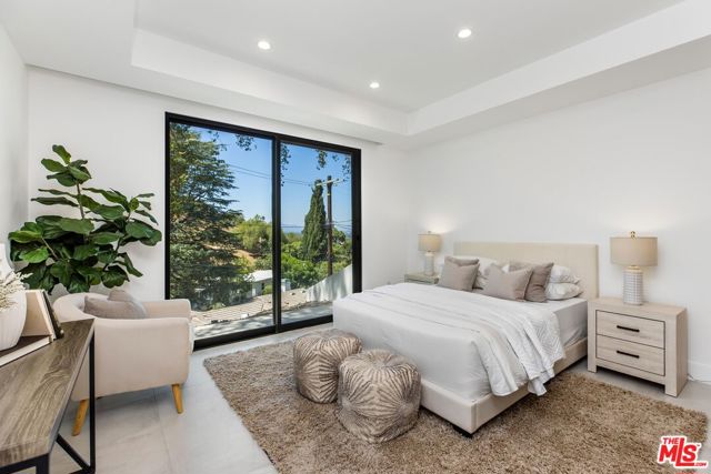 14899 Round Valley Drive, Sherman Oaks CA: https://media.crmls.org/mediaz/f12d35ba-e44d-47ed-adaf-54f538d9d553.jpg