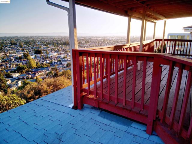 6933 Simson Street, Oakland CA: https://media.crmls.org/mediaz/f12dbc7a-62b0-4fe0-983d-f68dbd425f91.jpg