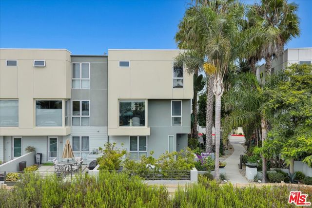 310 Washington Boulevard, Marina del Rey CA: https://media.crmls.org/mediaz/f12dc257-a026-4ef3-bb2d-8ace5c362f89.jpg
