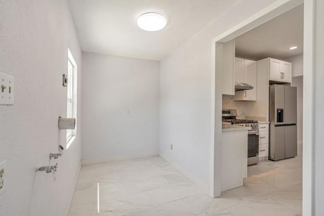 1081 65th Street, Emeryville CA: https://media.crmls.org/mediaz/f12e1324-bedf-40cb-86f5-60a25f715912.jpg