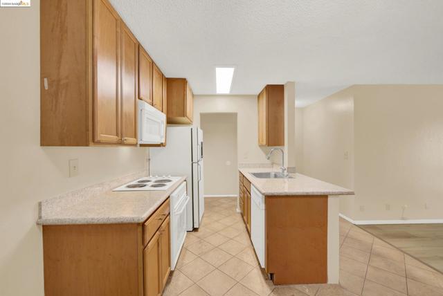 Image 4 of 32 For 85 Vernon St  102
