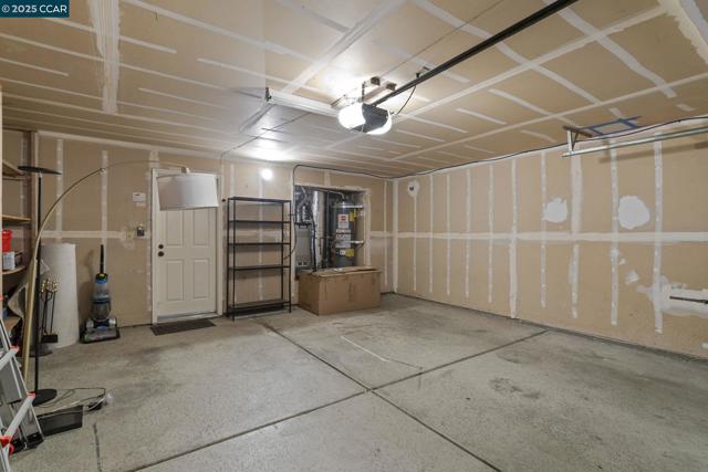 1015 Hidden Oak Ct, Concord CA: https://media.crmls.org/mediaz/f13097a2-7f2d-4095-a853-e40874d4cea6.jpg