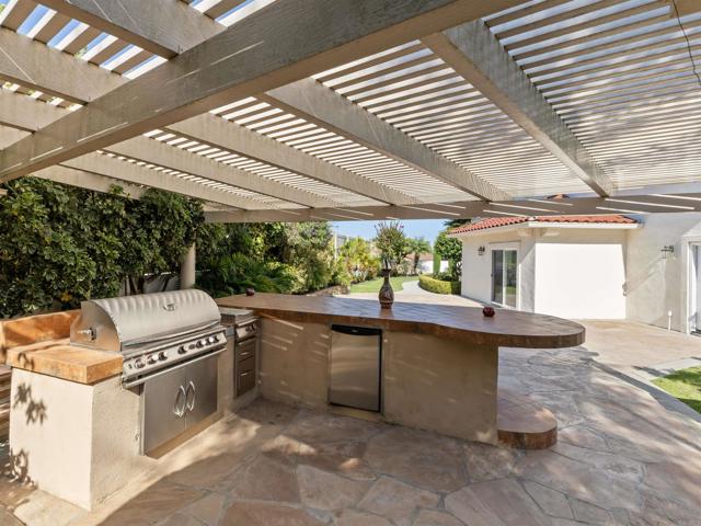 2535 San Clemente Avenue, Vista CA: https://media.crmls.org/mediaz/f130d140-8ba4-4d01-8de6-669868b479eb.jpg