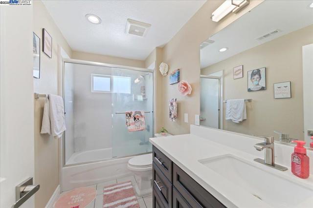 736 N P St, Livermore CA: https://media.crmls.org/mediaz/f130d785-19fc-4f1c-8bff-3f9189813d38.jpg