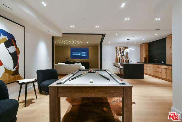112 S Valley Street, Toluca Lake CA: https://media.crmls.org/mediaz/f130daf8-f3b5-4ed5-9c59-932dcb2700a6.jpg