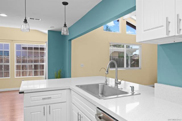9155 57 Gold Coast Dr, San Diego CA: https://media.crmls.org/mediaz/f1316324-edd5-4c7b-b2e0-642c08210ec3.jpg