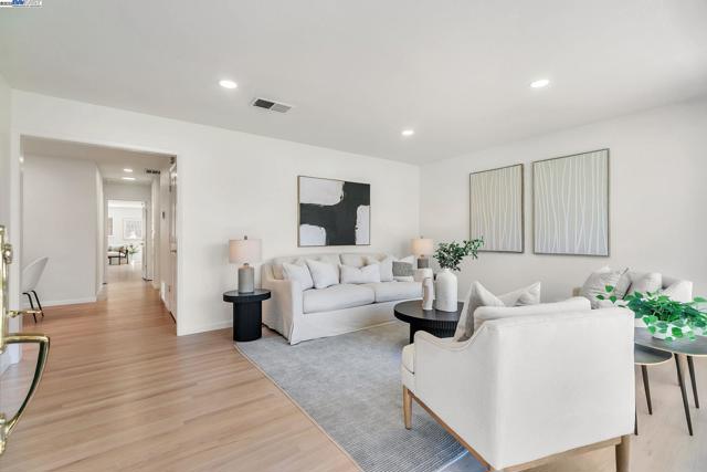 41519 Apricot Ln, Fremont CA: https://media.crmls.org/mediaz/f131c249-d62f-4661-b14a-a6c672635b36.jpg