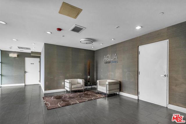 214 S Alexandria Avenue, Los Angeles CA: https://media.crmls.org/mediaz/f1321fd0-2ede-465d-a185-1bafe35f76d7.jpg