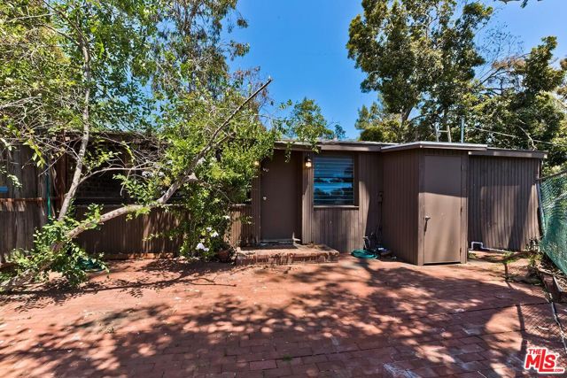 8305 Yuma Place, Los Angeles CA: https://media.crmls.org/mediaz/f1326501-10b9-48d3-b0af-876f1a568290.jpg