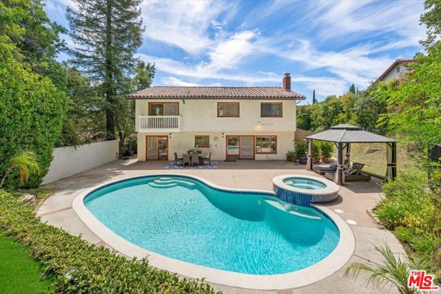 10411 Windtree Drive, Bel Air CA: https://media.crmls.org/mediaz/f1329308-2e45-400f-b1eb-17449db18802.jpg