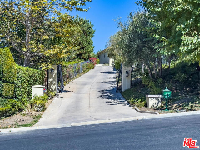 2882 Rainfield Avenue, Westlake Village CA: https://media.crmls.org/mediaz/f132ac5d-b780-40e8-8961-649bf42164cb.jpg