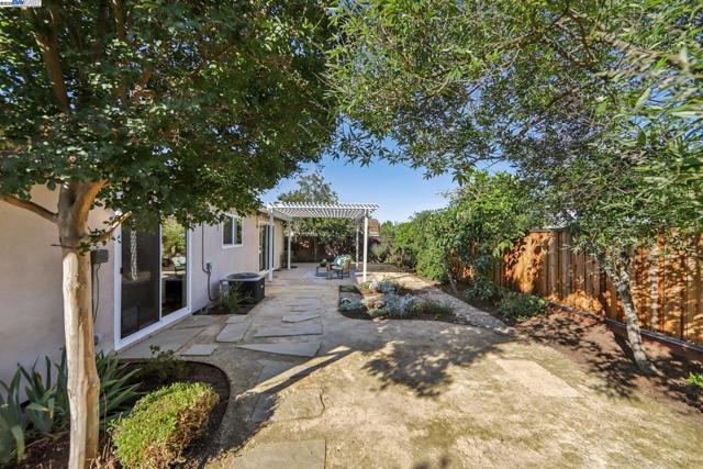 137 Cassandra Pl, San Ramon CA: https://media.crmls.org/mediaz/f132b8ef-a9f9-4b68-b59c-3cbe15907154.jpg
