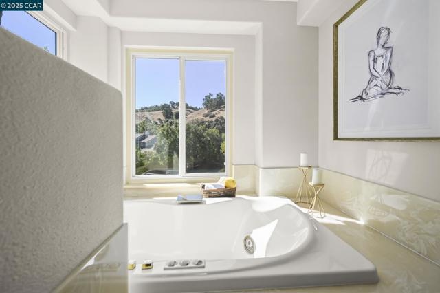 47 Kentfield Ct, Alamo CA: https://media.crmls.org/mediaz/f132cc56-8f55-482f-9c36-c9b5838f4e81.jpg