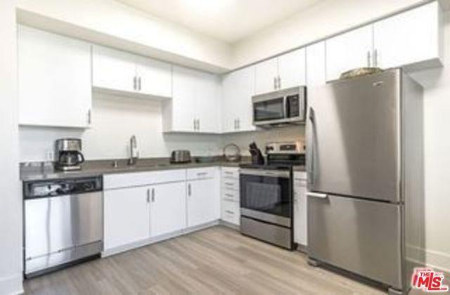 521 W Colorado Street, Glendale CA: https://media.crmls.org/mediaz/f132e2f4-d54e-472b-b7bb-450c0cb4c280.jpg