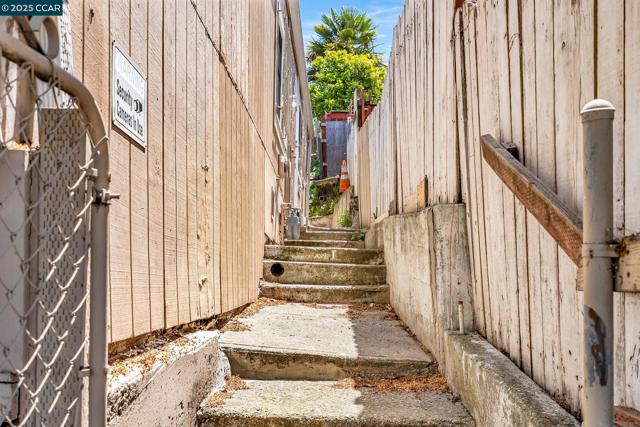 2150 35Th Ave, Oakland CA: https://media.crmls.org/mediaz/f132f461-ff70-4cd2-b243-ddcf772474b3.jpg