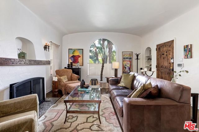 5990 Saturn Street, Los Angeles CA: https://media.crmls.org/mediaz/f13316ee-e3d7-4b59-907f-27d345bded58.jpg