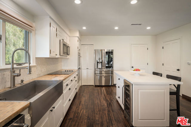 4713 Bedel Street, Woodland Hills CA: https://media.crmls.org/mediaz/f133a67d-f4c7-428c-9eb9-174f3a49c4c8.jpg