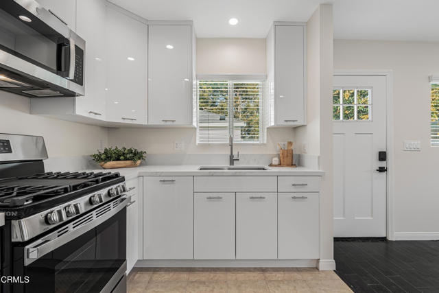 Detail Gallery Image 26 of 37 For 15233 Camarillo St, Sherman Oaks,  CA 91403 - 5 Beds | 4 Baths