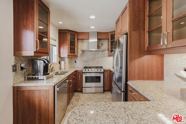 1154 S Barrington Avenue, Los Angeles CA: https://media.crmls.org/mediaz/f1340d75-b424-4216-a8f2-73d0ab32cfa8.jpg