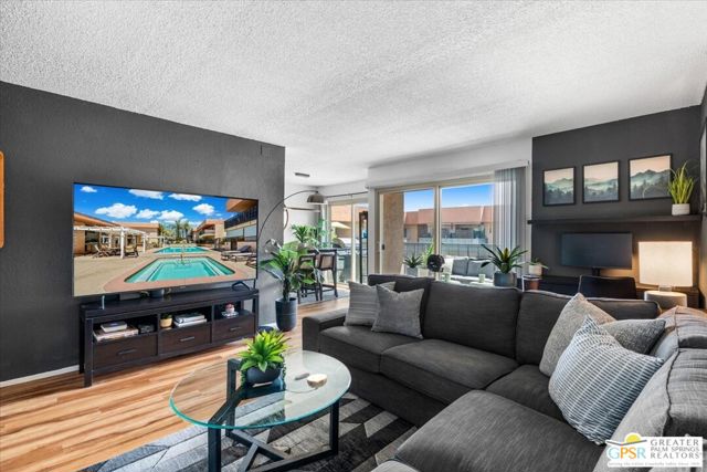 400 N Sunrise Way, Palm Springs CA: https://media.crmls.org/mediaz/f1343f78-cbf7-4a55-9d93-65e288631bcc.jpg