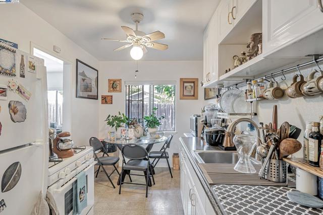 4655 Augustine St, Pleasanton CA: https://media.crmls.org/mediaz/f1345221-115d-48a9-9df2-c0a79b91954f.jpg