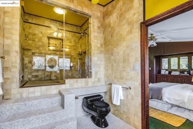 4146 Canyon Rd, Lafayette CA: https://media.crmls.org/mediaz/f1349d27-45ad-445c-848a-78d174574ff8.jpg