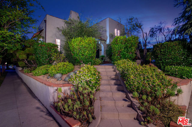 503 N Plymouth Boulevard, Los Angeles CA: https://media.crmls.org/mediaz/f134c950-459e-4790-b8b9-23fd67d81a92.jpg