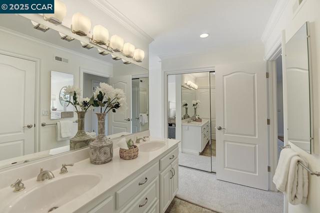 3258 Rossmoor Pkwy, Walnut Creek CA: https://media.crmls.org/mediaz/f134e026-d7cd-4128-be81-b6211a55811a.jpg