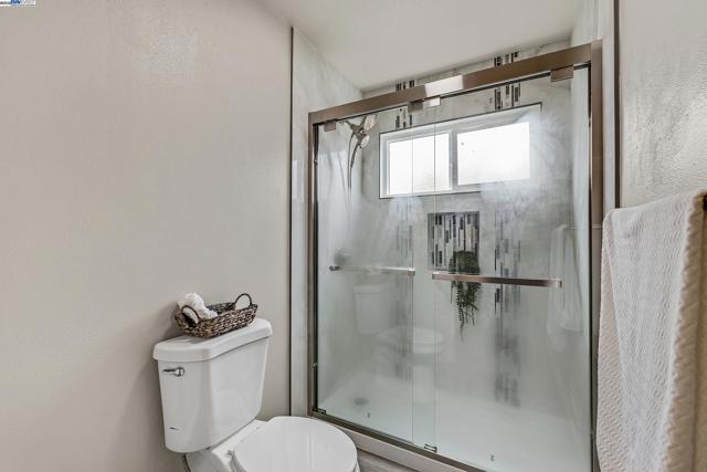 2702 Chinook Ct, Union City CA: https://media.crmls.org/mediaz/f134feec-593e-43ce-8948-302f7ae42a7e.jpg