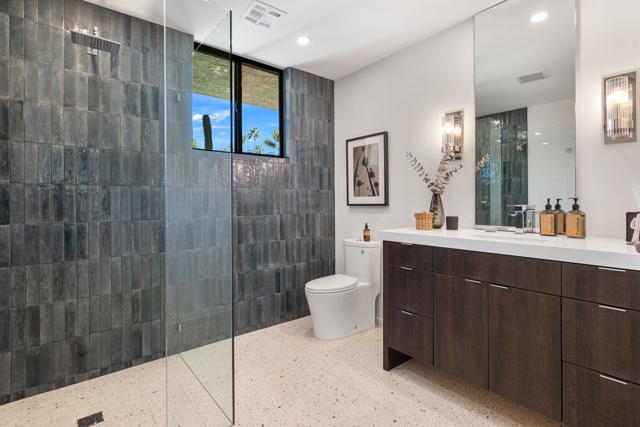 133 Columbia Drive, Rancho Mirage CA: https://media.crmls.org/mediaz/f13501fc-2344-4e26-b8da-27f61fc9f00e.jpg